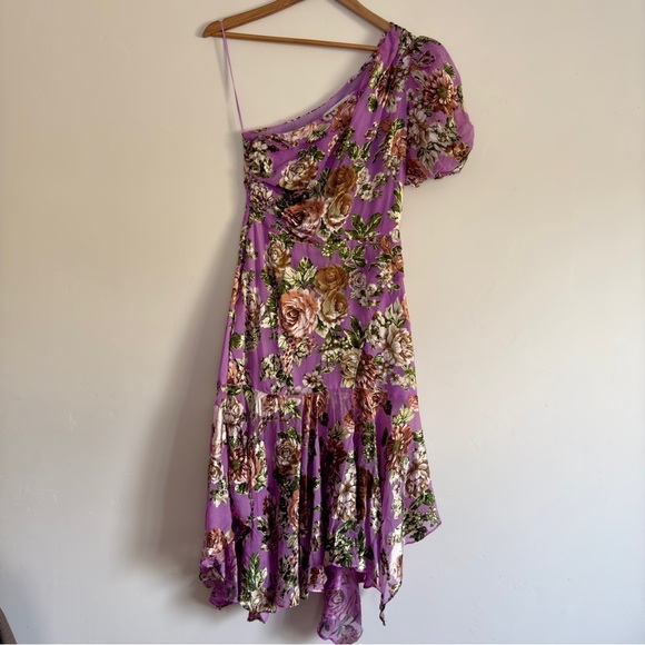 ASTR The Label Santorini Floral One Shoulder Midi Dress Size: Small - Picture 4 of 7